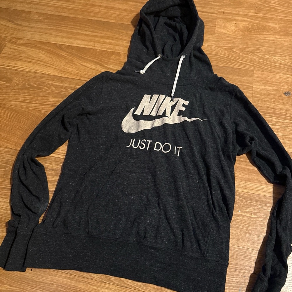 Nike Red Tag Black Apparel